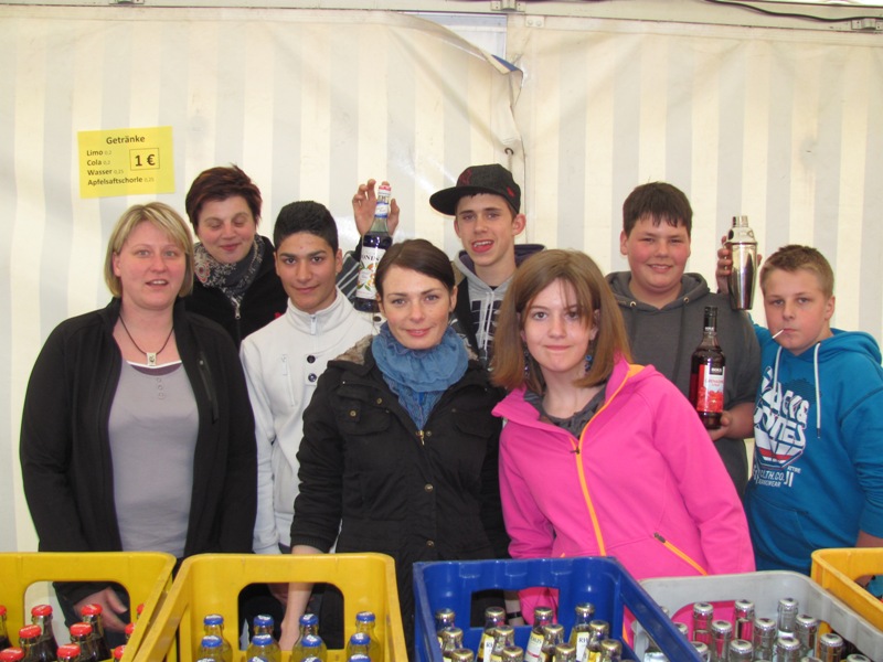 Ausgelassene Stimmung bei der Jugenddisco auf der Polcher Kirmes